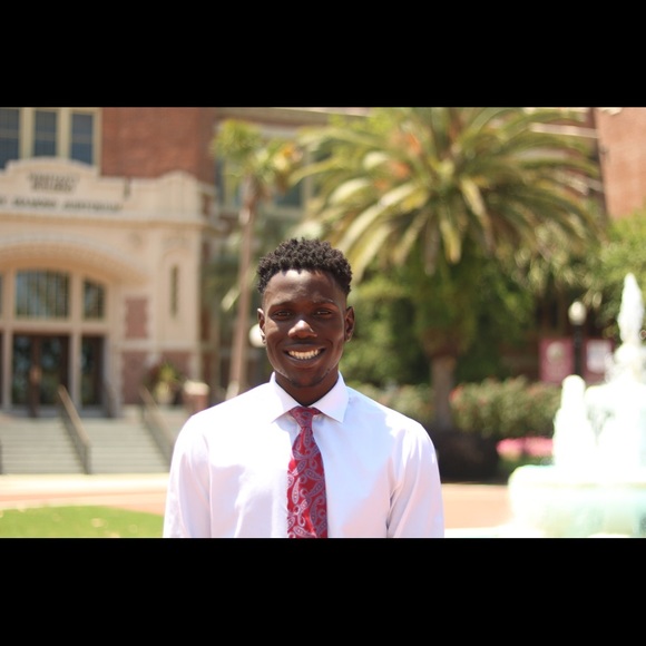 Meet your stylish Sneakerhead, Rjay - Picture 4 of 6